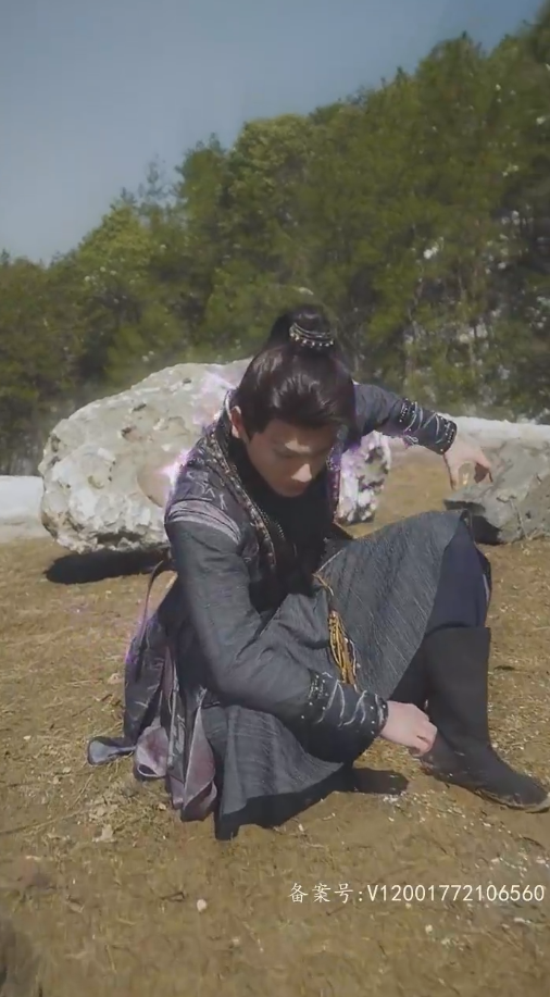 下山后，絕世美女非要拜我為師