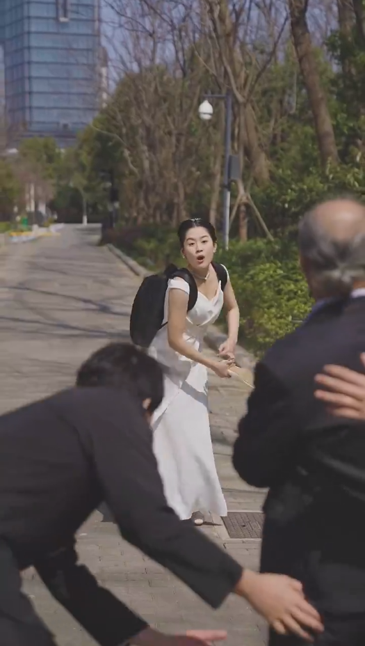 紀總看清楚我是你保鏢