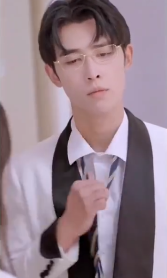 情深淺淺倆依依